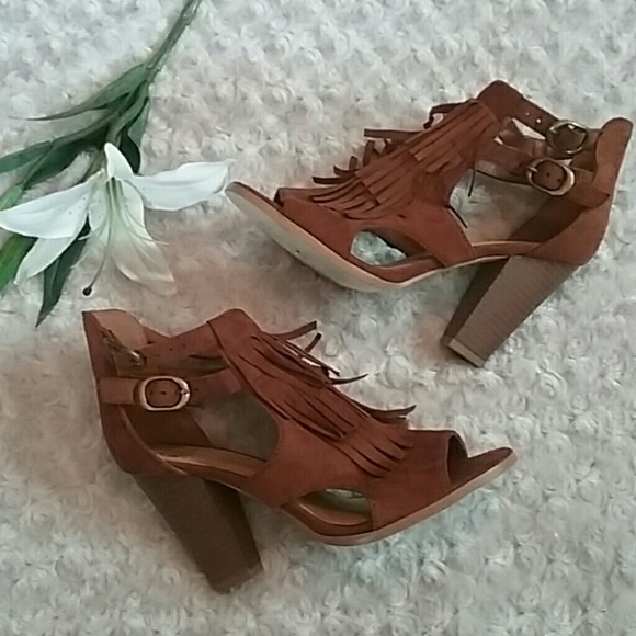 Heart in D Shoes - HEART IN D Suede Fringed Open Toe Heels, 7, Brown
